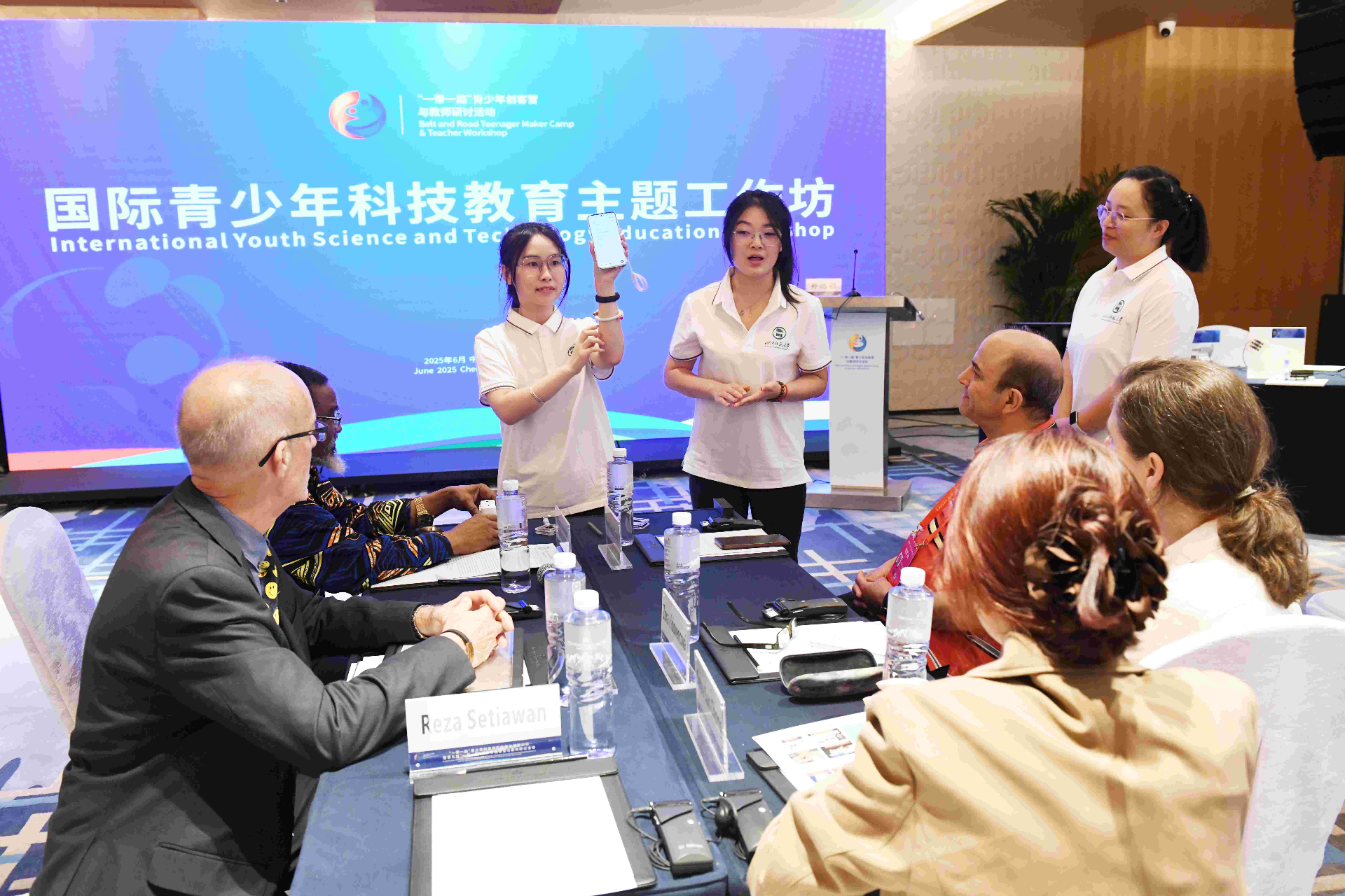 学校成功举办国际青少年科技教育教师主题工...